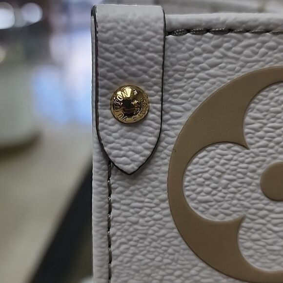 NEW!! RARE!!! Louis Vuitton Giant Monogram ONTHEGO MM Sunset Kaki Tote Bag Purse - Picture 16 of 16